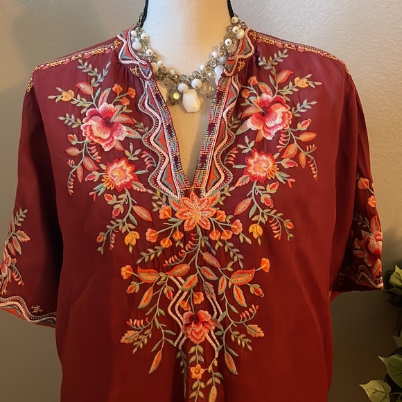 Johnny Was Workshop Burgundy Red Embroidered V-Neck Tunic . - Picture 3 of 8